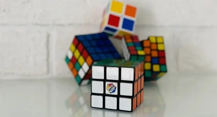 7 Simple steps to solve a 3*3 Rubik's cube